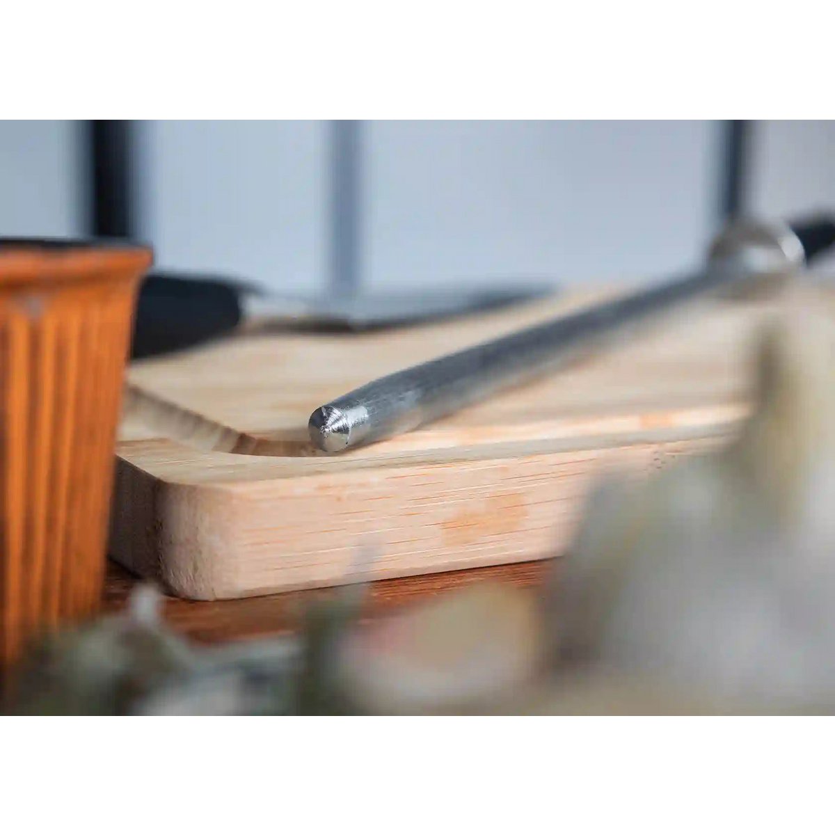 Kotai BBQ Set Deluxe – Koksmes, Vleesvork, Aanzetstaal & Snijplank - Geleverd in een Luxe bamboe geschenkverpakking