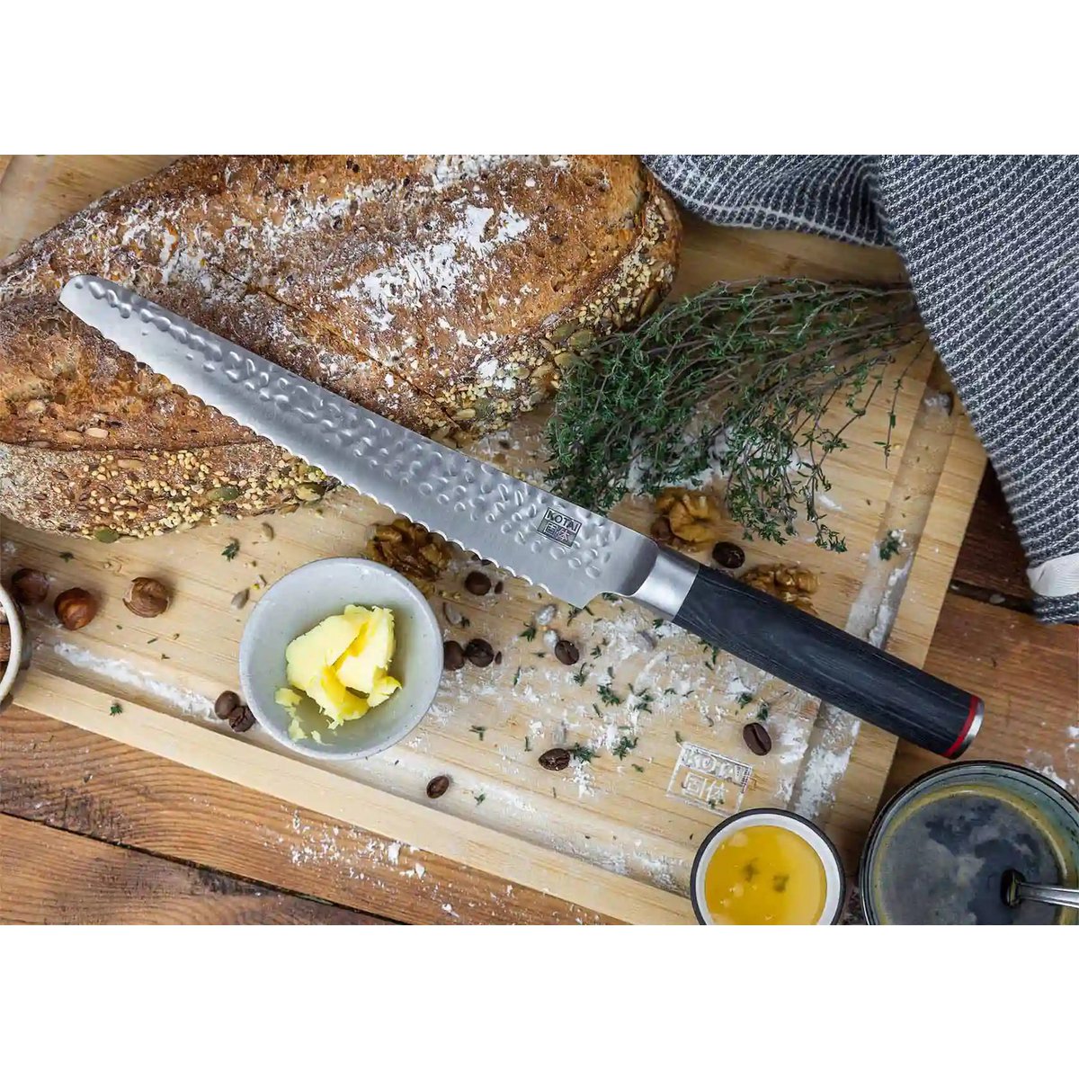 Kotai Gekarteld Brood-/Banketmes 200 mm – Met Bamboe Saya - Geleverd in een Luxe bamboe geschenkverpakking